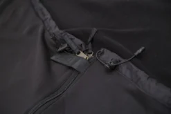 Carinthia Grizzly Black -Remise Camping carinthia grizzly 07