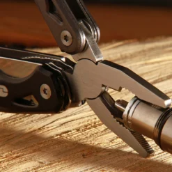 True Utility Seven -Remise Camping outil multitool multifonction seven true utility 05